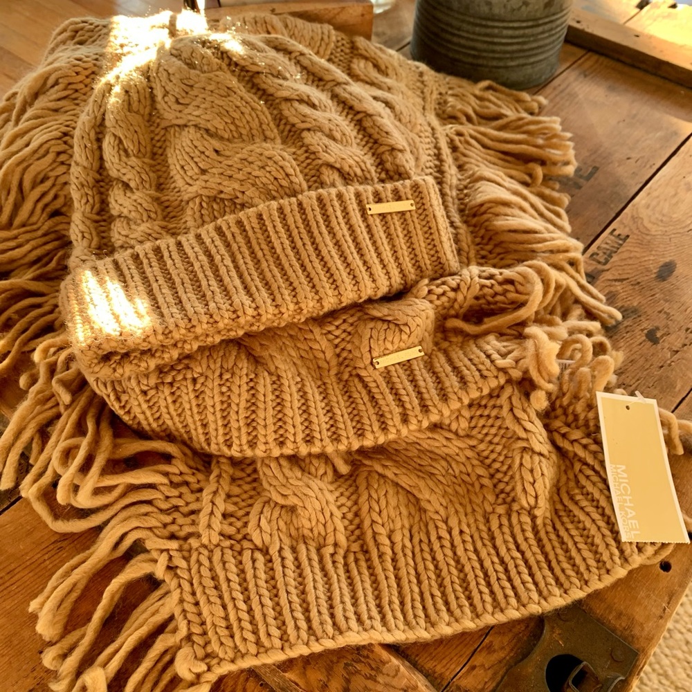 NWT MICHAEL KORS scarf and hat set